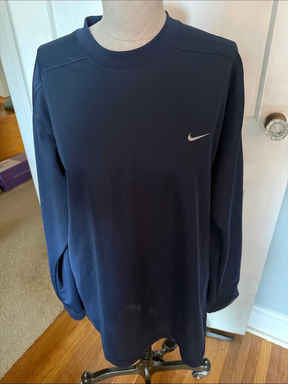 Nike Men's Crewneck Shirt in Navy with Small Swoosh